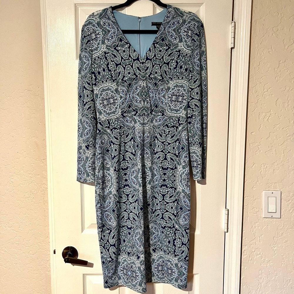 NWOT SZ 10 Maggy London Jersey Knit long sleeve blue paisley dress.